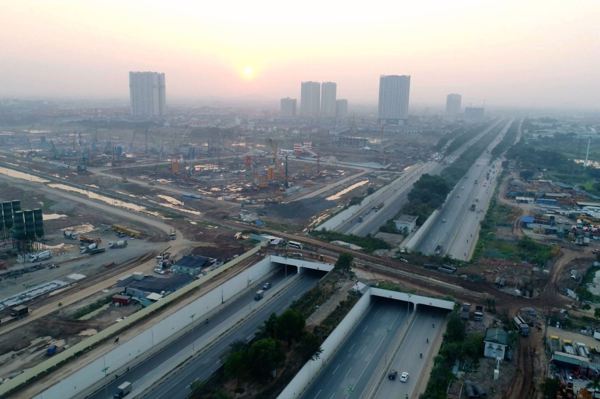 Tháo gỡ khó khăn, vướng mắc về cơ chế, chính sách và quy trình, thủ tục để thúc đẩy đầu tư, hỗ trợ sản xuất, kinh doanh, đẩy mạnh phân cấp, phân quyền