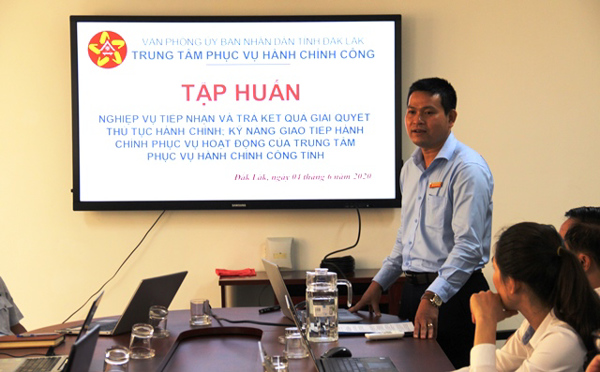 Tập huấn nghiệp vụ tiếp nhận và trả kết quả giải quyết thủ tục hành chính 
