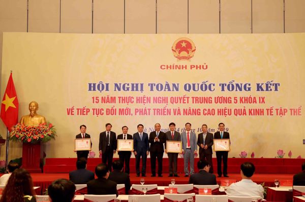 Đưa kinh tế nhà nước cùng kinh tế tập thể ngày càng phát triển trong nền kinh tế quốc dân