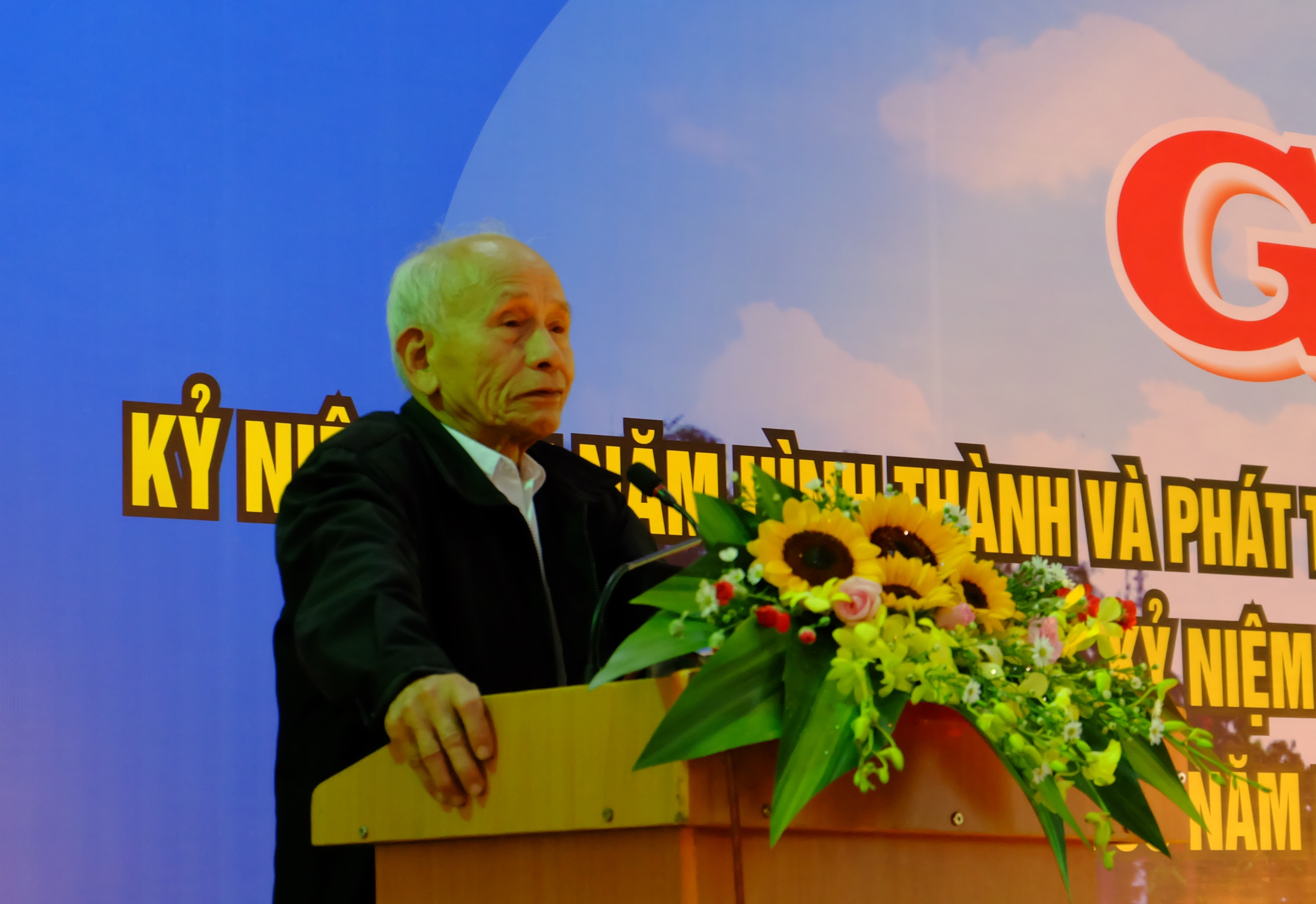 Đồng chí Ama H'Oanh, nguyên Phó Bí thư Tỉnh ủy phát biểu tại buổi lễ
