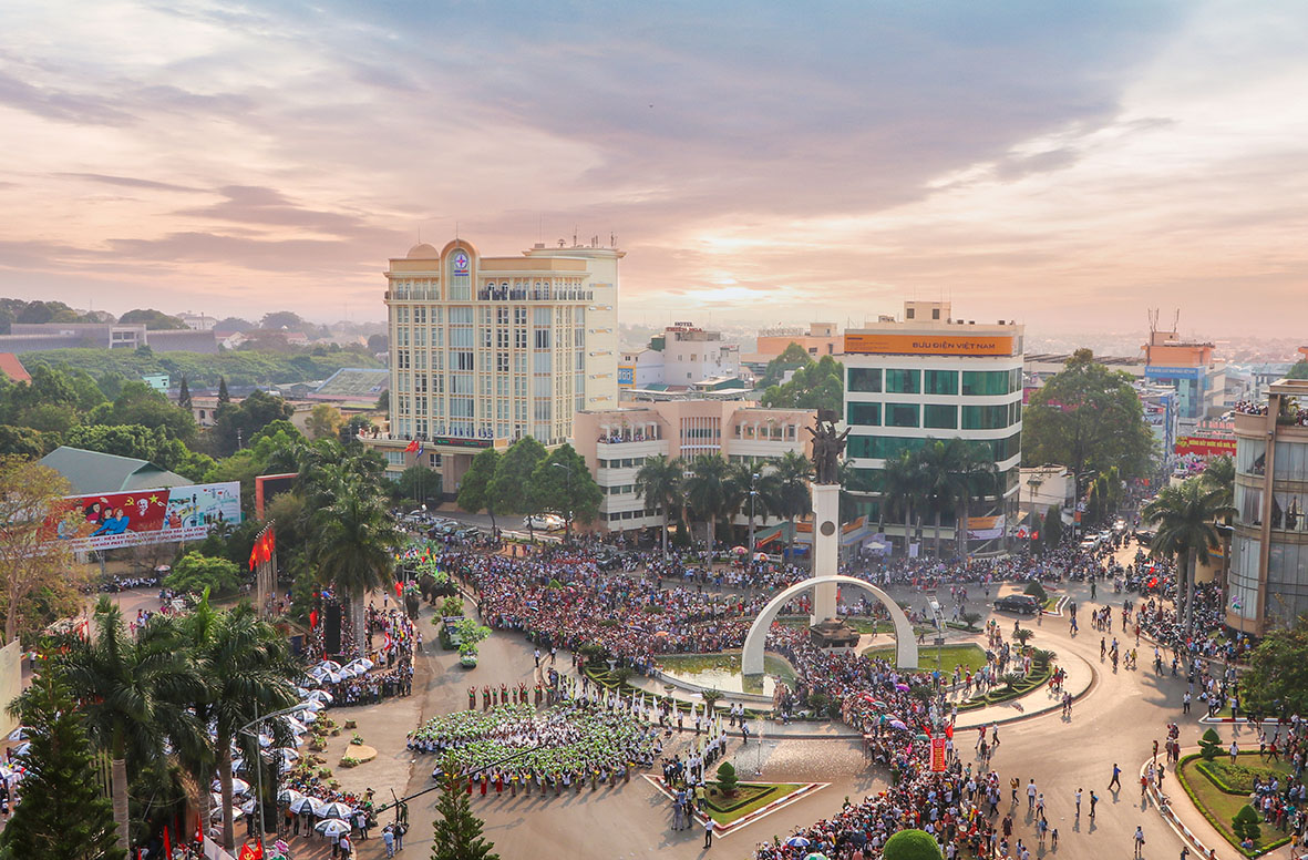 Ngã sáu Buôn Ma Thuột. Ảnh: H. Gia